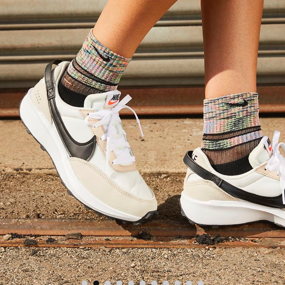 Nike women’s waffle debut shoes